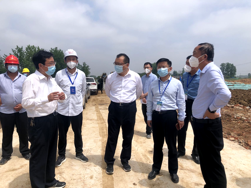六安市委常委、常務(wù)副市長劉洪潔赴G237項目督導(dǎo)疫情防控及復(fù)工復(fù)產(chǎn)
